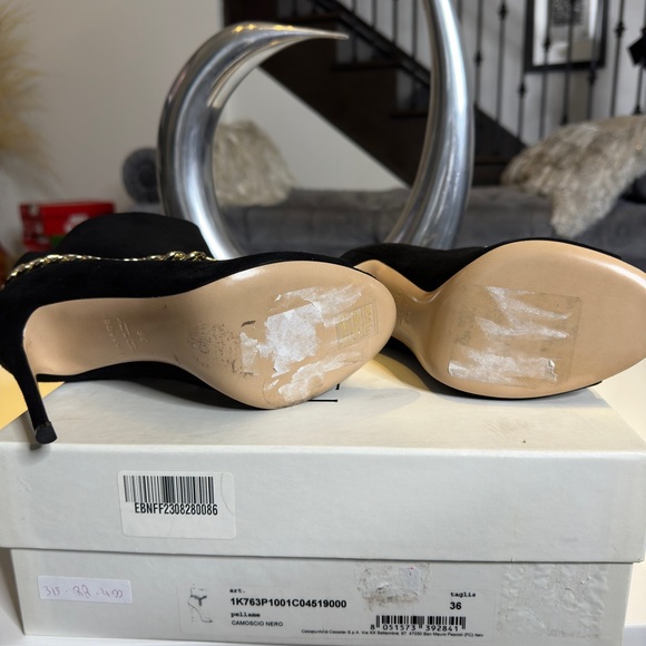 Casadei

Chain-Link Suede Booties - Picture 3 of 5